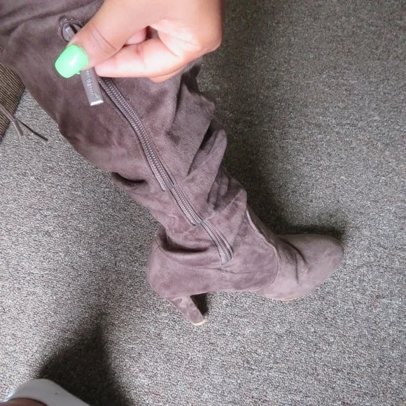 Suede thigh high boots! - Picture 4 of 8